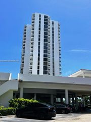 20515 E Country Club Dr 142, Aventura, FL 33180