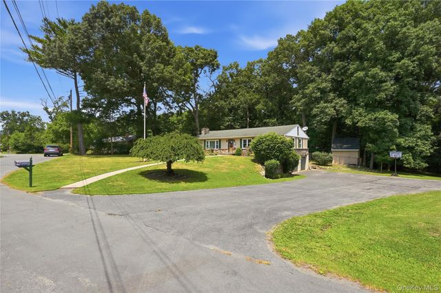 26 Garden Drive, New Windsor, NY 12553