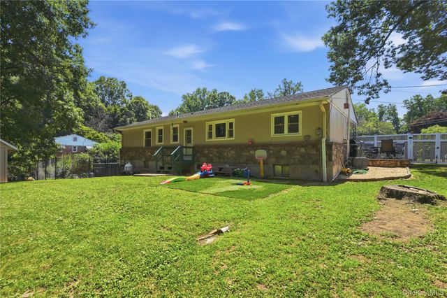 26 Garden Drive, New Windsor, NY 12553