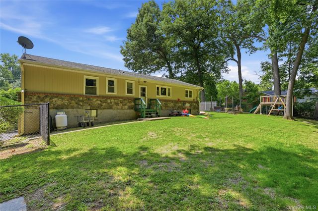 26 Garden Drive, New Windsor, NY 12553