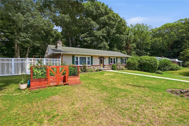 26 Garden Drive, New Windsor, NY 12553