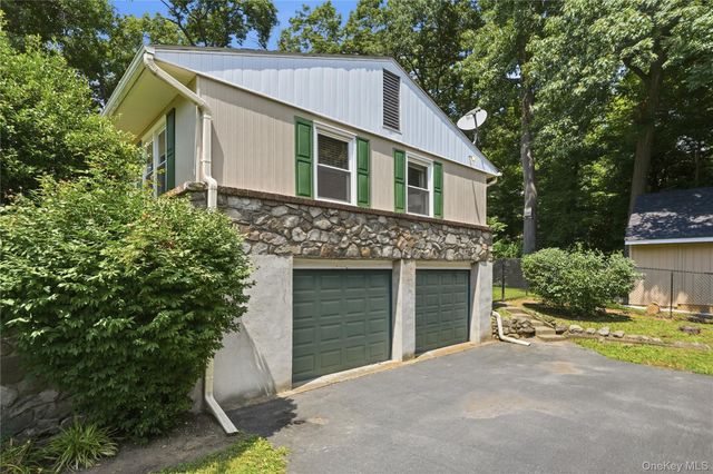 26 Garden Drive, New Windsor, NY 12553
