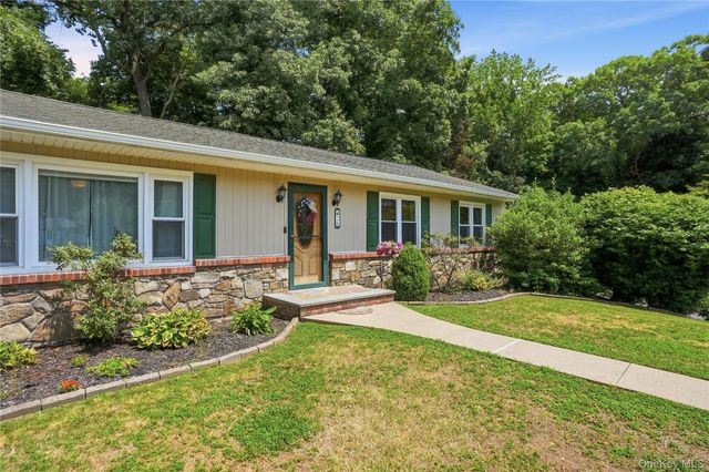26 Garden Drive, New Windsor, NY 12553