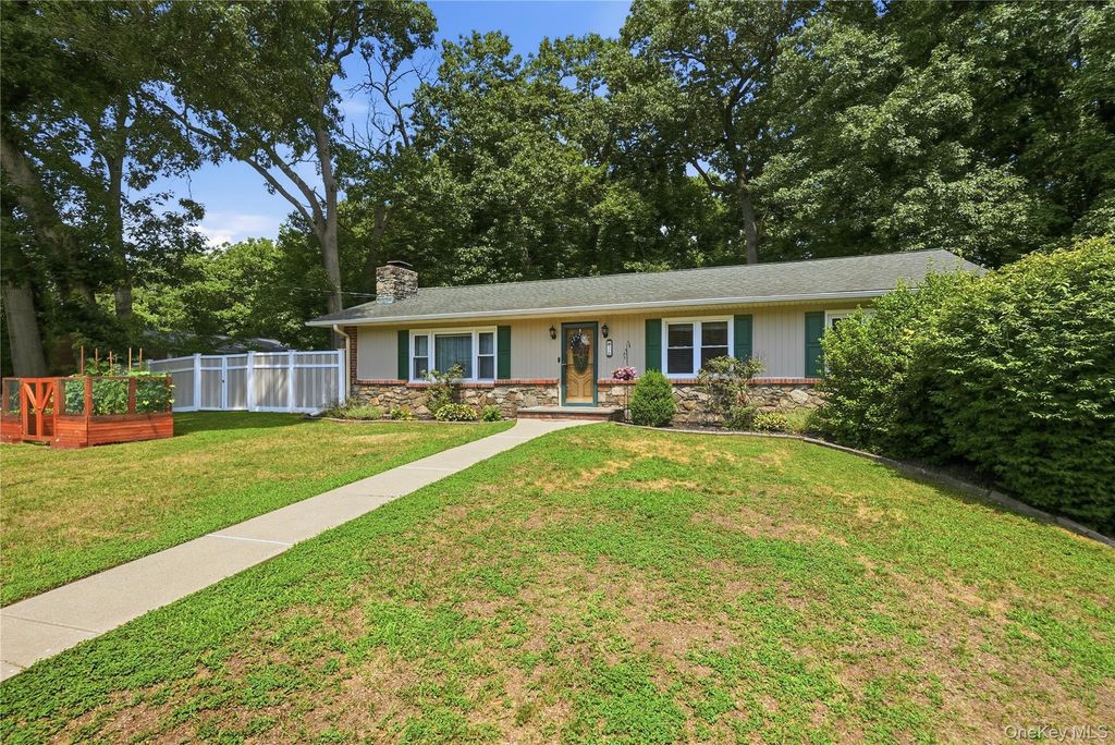 26 Garden Drive, New Windsor, NY 12553