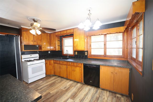 28 5th Avenue NW, Dayton, IA 50530