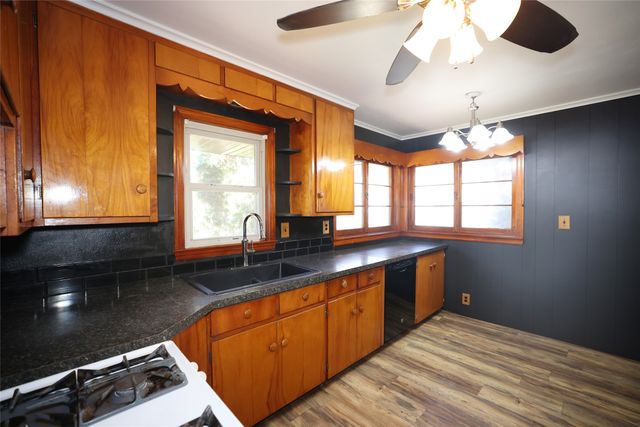 28 5th Avenue NW, Dayton, IA 50530