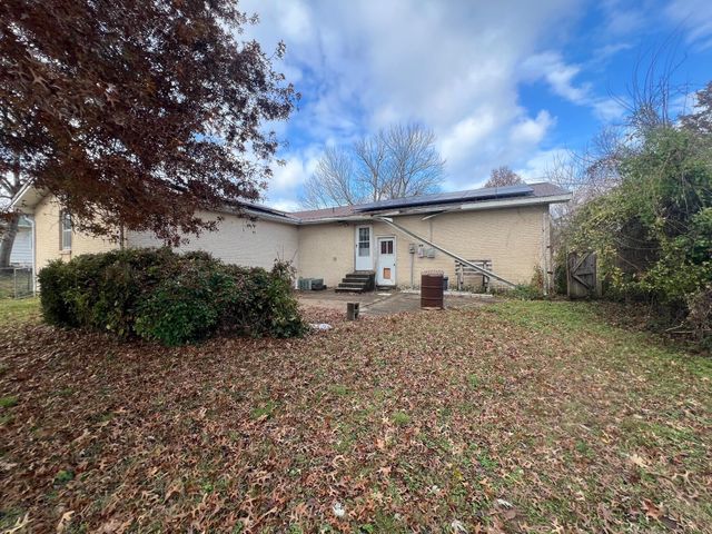 512 E Lindon Street, Bolivar, MO 65613