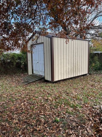 512 E Lindon Street, Bolivar, MO 65613