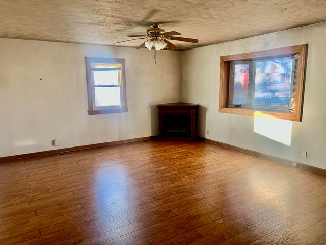 512 E Lindon Street, Bolivar, MO 65613