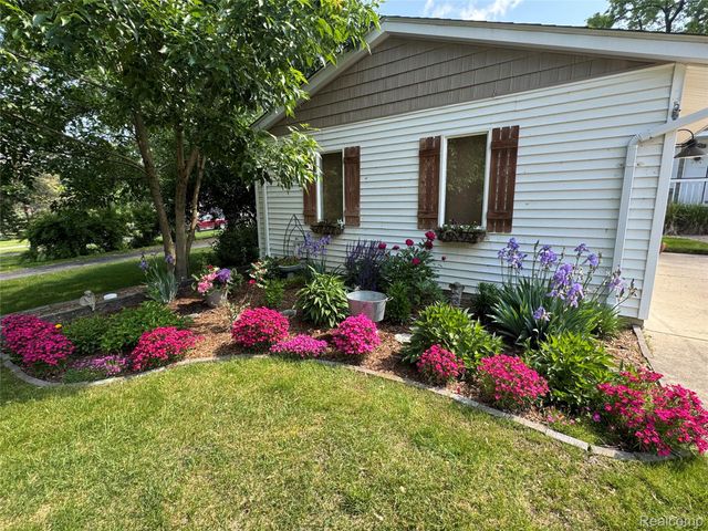 10470 King Road, Springfield Charter Township, MI 48350