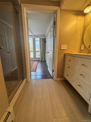 10470 King Road, Springfield Charter Township, MI 48350