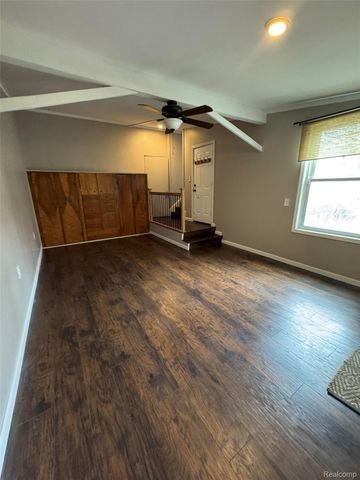 10470 King Road, Springfield Charter Township, MI 48350