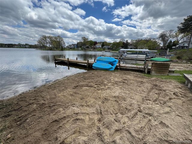 10470 King Road, Springfield Charter Township, MI 48350