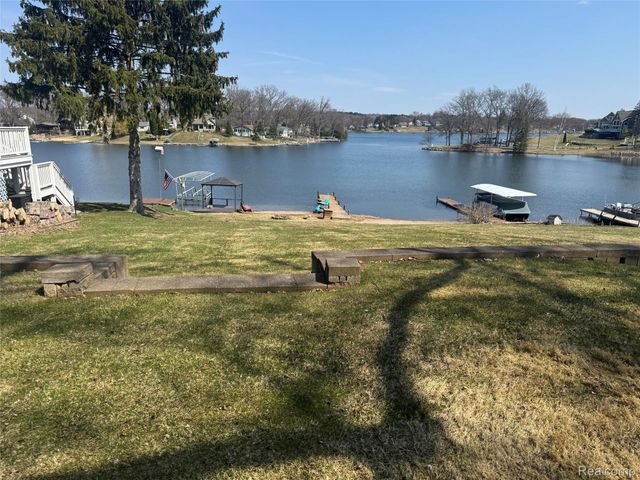 10470 King Road, Springfield Charter Township, MI 48350