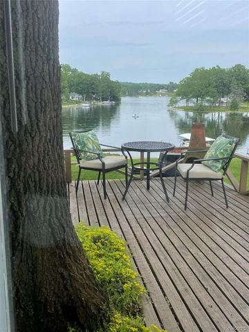 10470 King Road, Springfield Charter Township, MI 48350