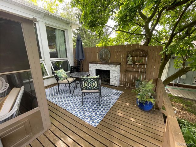 10470 King Road, Springfield Charter Township, MI 48350