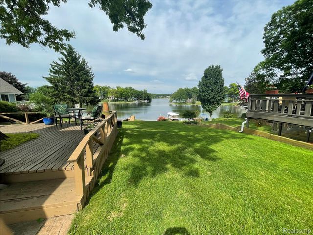 10470 King Road, Springfield Charter Township, MI 48350
