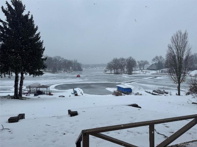 10470 King Road, Springfield Charter Township, MI 48350