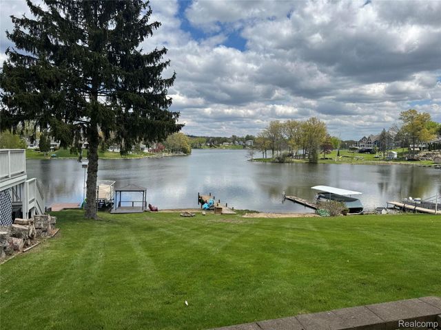 10470 King Road, Springfield Charter Township, MI 48350