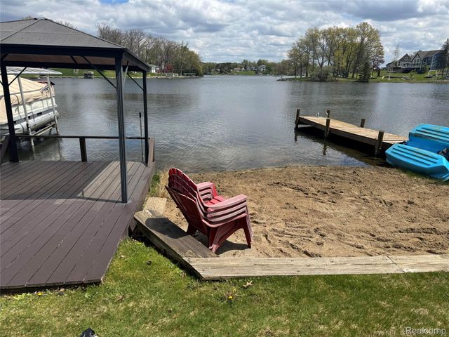 10470 King Road, Springfield Charter Township, MI 48350
