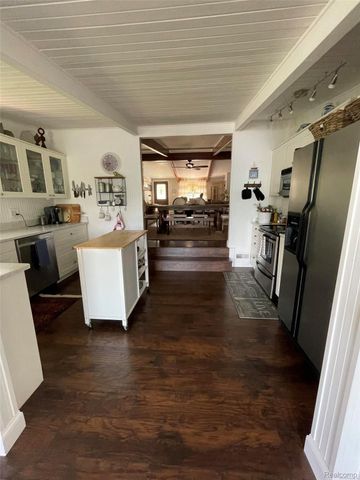 10470 King Road, Springfield Charter Township, MI 48350