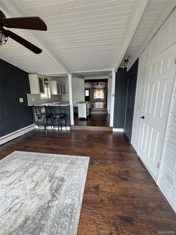 10470 King Road, Springfield Charter Township, MI 48350