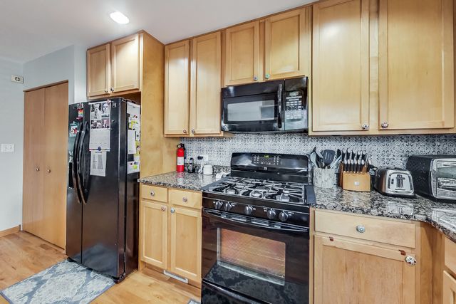 4915 W GUNNISON Street D, Chicago, IL 60630