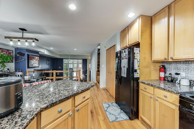 4915 W GUNNISON Street D, Chicago, IL 60630