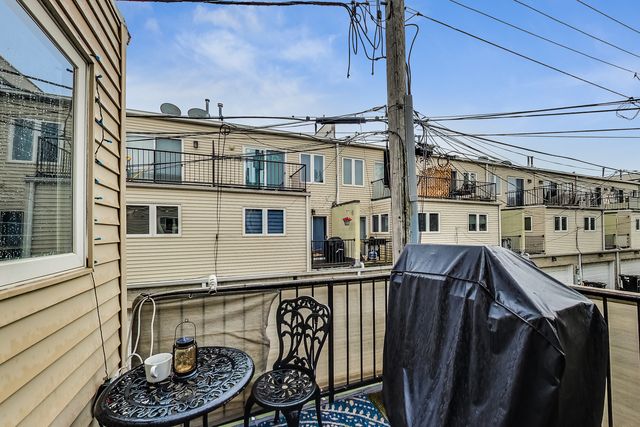 4915 W GUNNISON Street D, Chicago, IL 60630