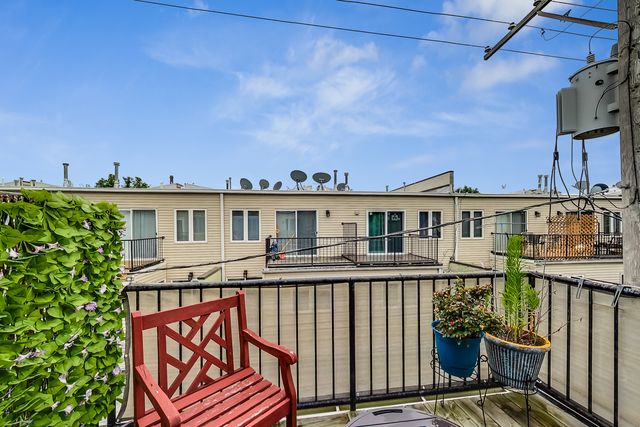 4915 W GUNNISON Street D, Chicago, IL 60630