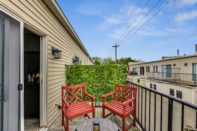 4915 W GUNNISON Street D, Chicago, IL 60630