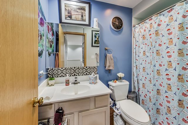 4915 W GUNNISON Street D, Chicago, IL 60630