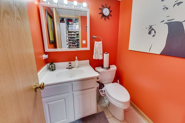4915 W GUNNISON Street D, Chicago, IL 60630