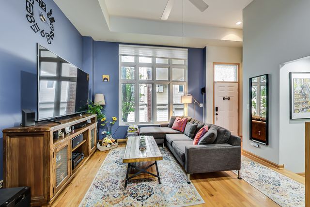 4915 W GUNNISON Street D, Chicago, IL 60630