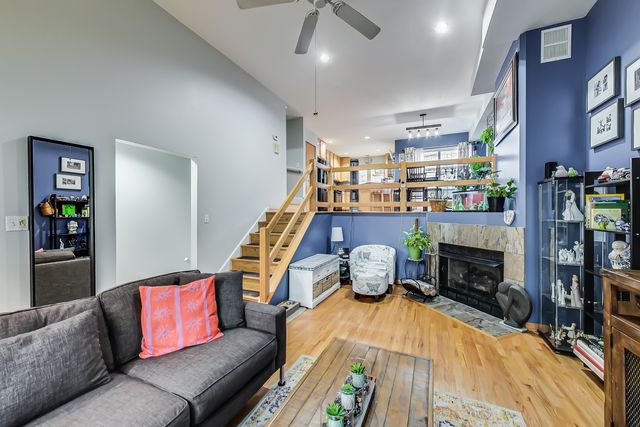 4915 W GUNNISON Street D, Chicago, IL 60630