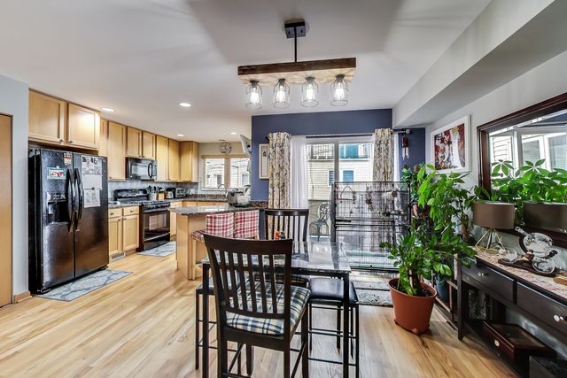 4915 W GUNNISON Street D, Chicago, IL 60630