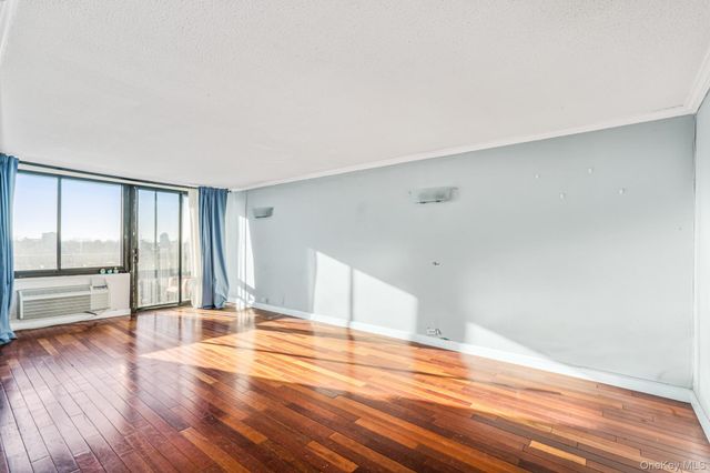 152-18 Union Turnpike 8S, Flushing, NY 11367