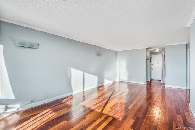 152-18 Union Turnpike 8S, Flushing, NY 11367