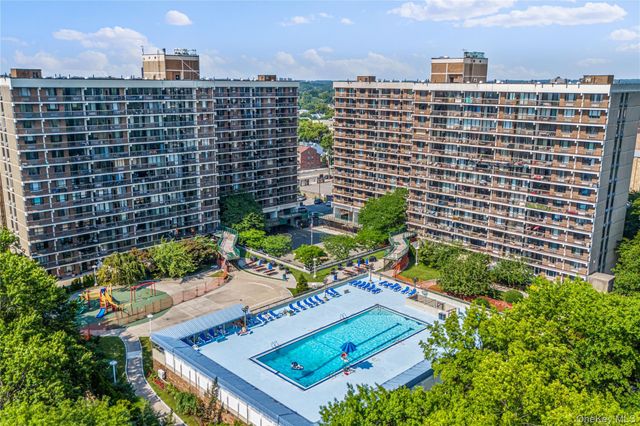 152-18 Union Turnpike 8S, Flushing, NY 11367