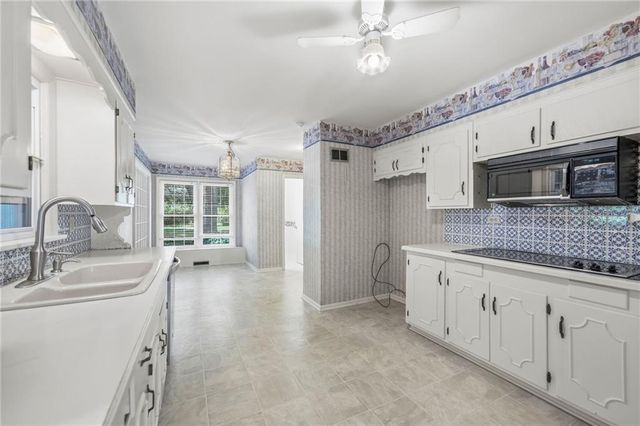 11715 Markham Road, Independence, MO 64052