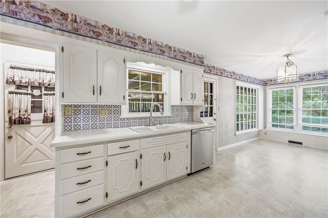 11715 Markham Road, Independence, MO 64052