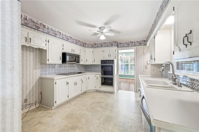 11715 Markham Road, Independence, MO 64052