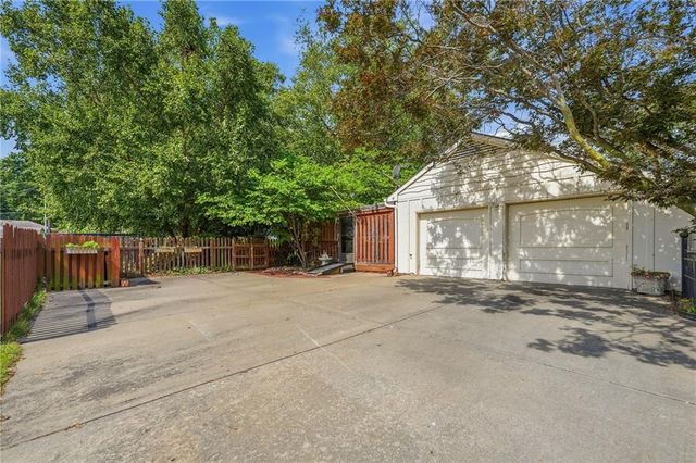 11715 Markham Road, Independence, MO 64052