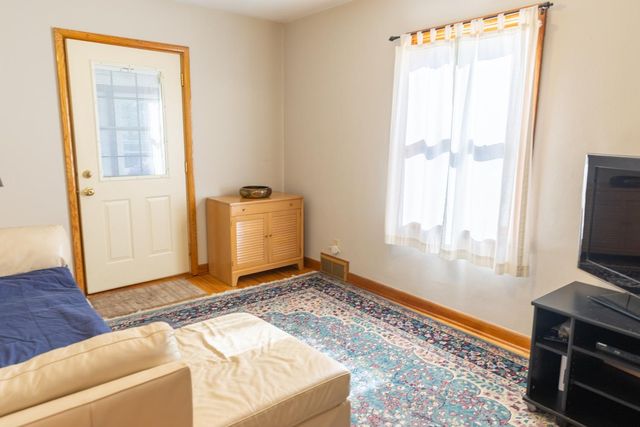 805 Cottage Avenue W, Saint Paul, MN 55117