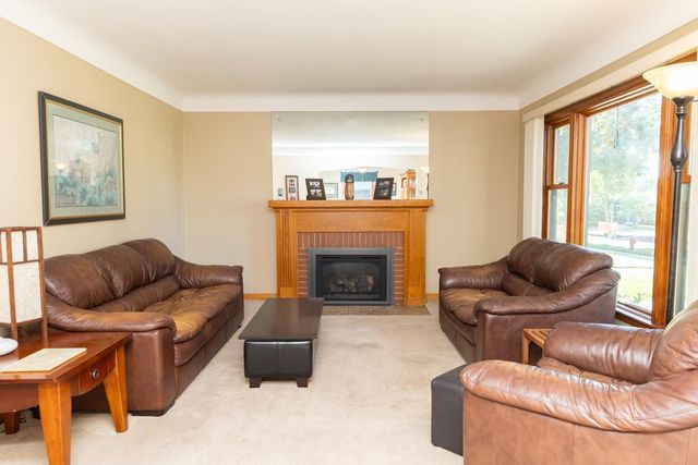 805 Cottage Avenue W, Saint Paul, MN 55117