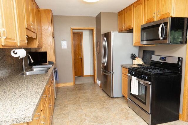 805 Cottage Avenue W, Saint Paul, MN 55117