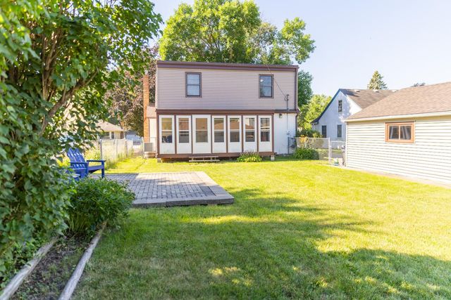 805 Cottage Avenue W, Saint Paul, MN 55117