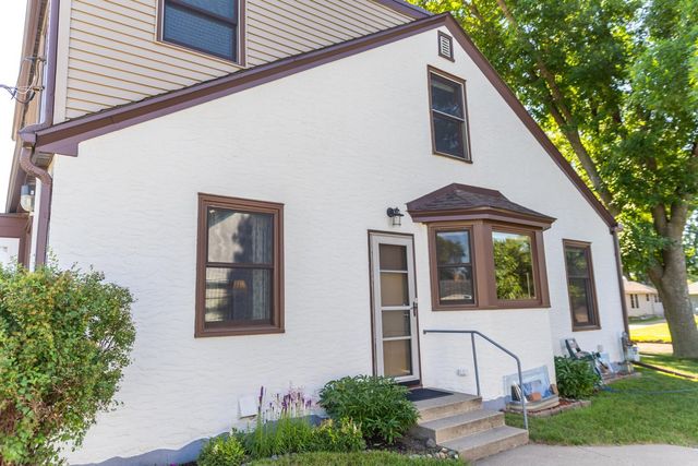 805 Cottage Avenue W, Saint Paul, MN 55117