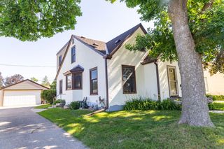 805 Cottage Avenue W, Saint Paul, MN 55117