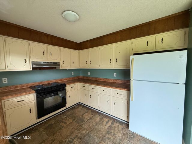 1211 Blue Creek Road, Jacksonville, NC 28540